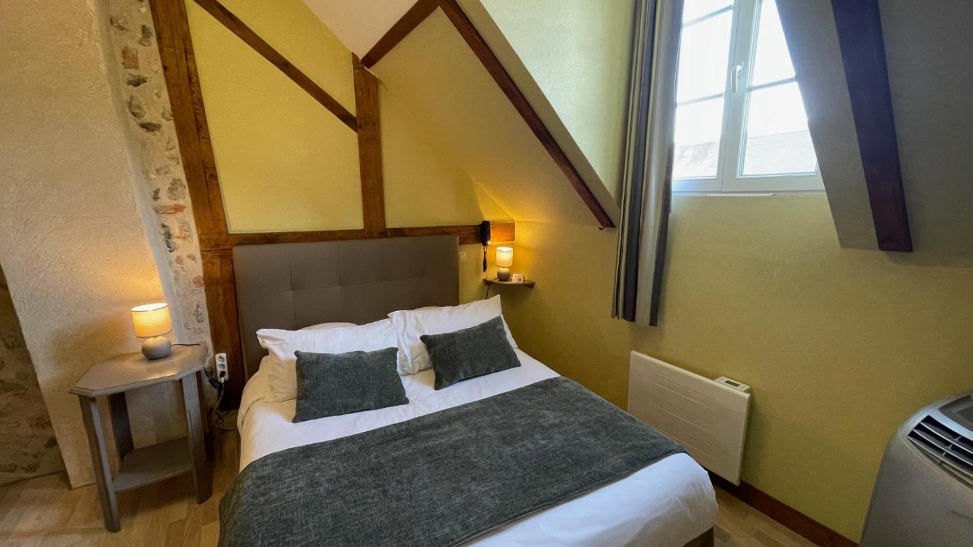 Logis Auberge Le Colombien - Hotel Et Restaurant Вілландрі Екстер'єр фото