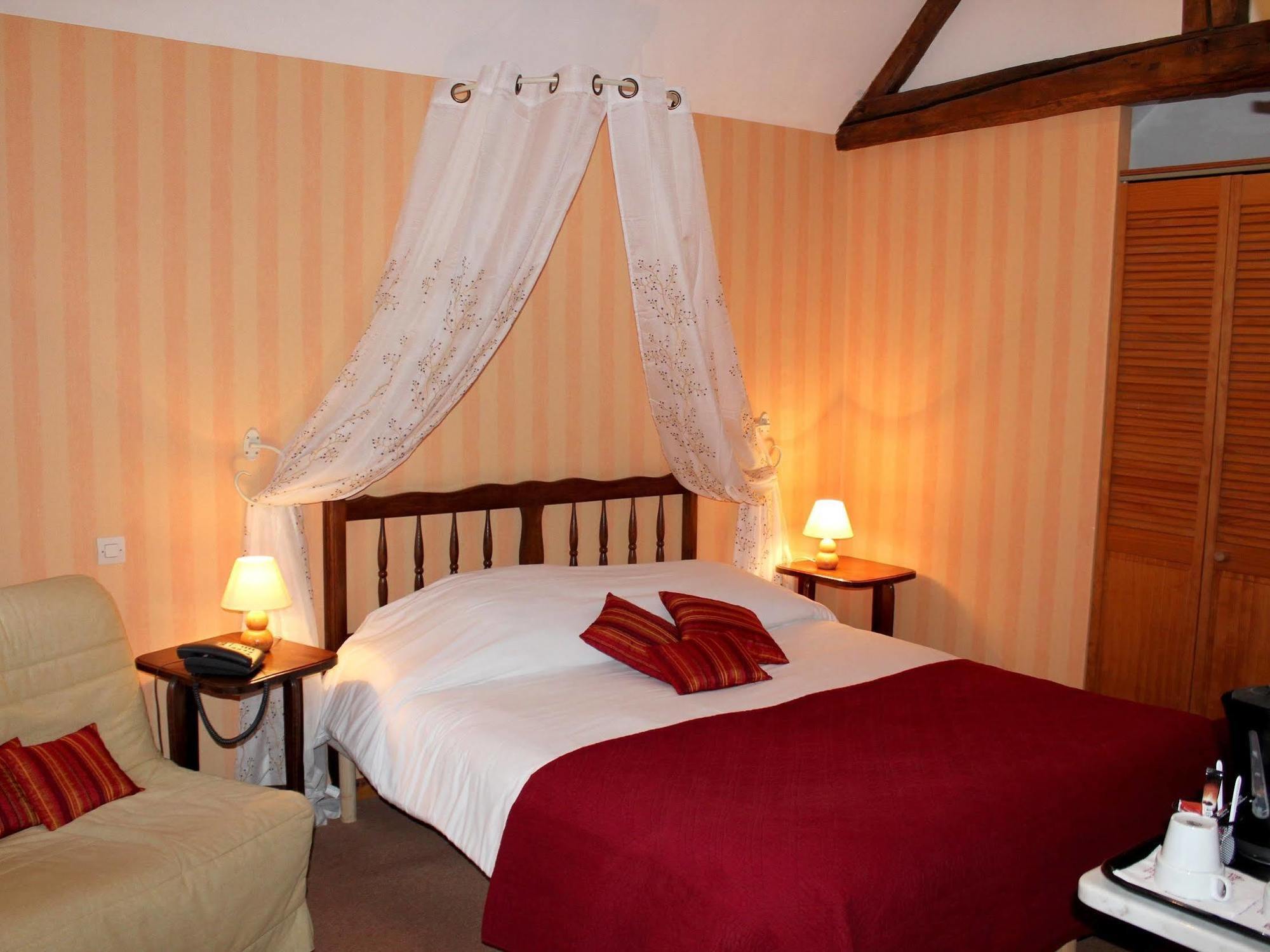 Logis Auberge Le Colombien - Hotel Et Restaurant Вілландрі Екстер'єр фото