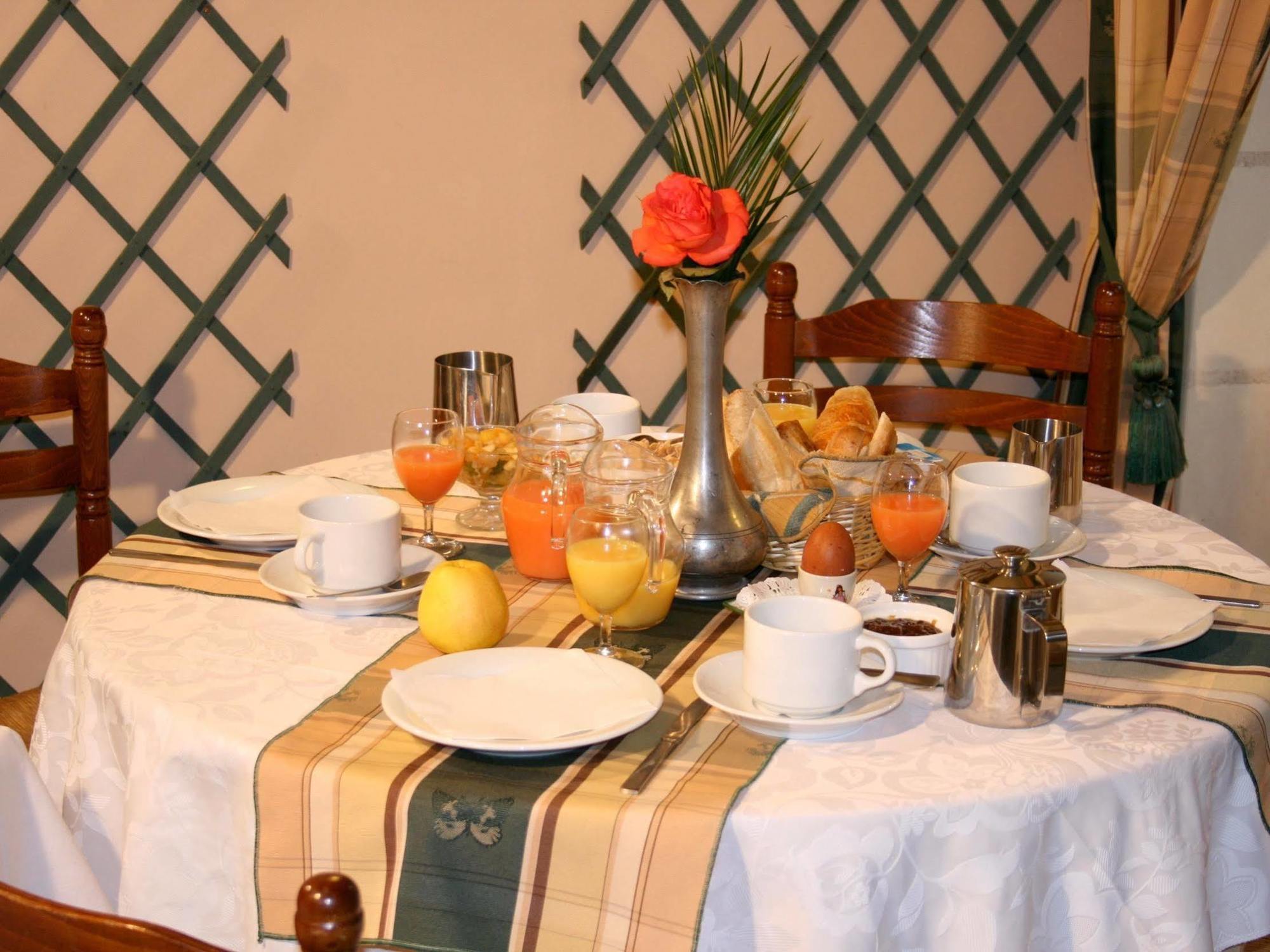 Logis Auberge Le Colombien - Hotel Et Restaurant Вілландрі Екстер'єр фото
