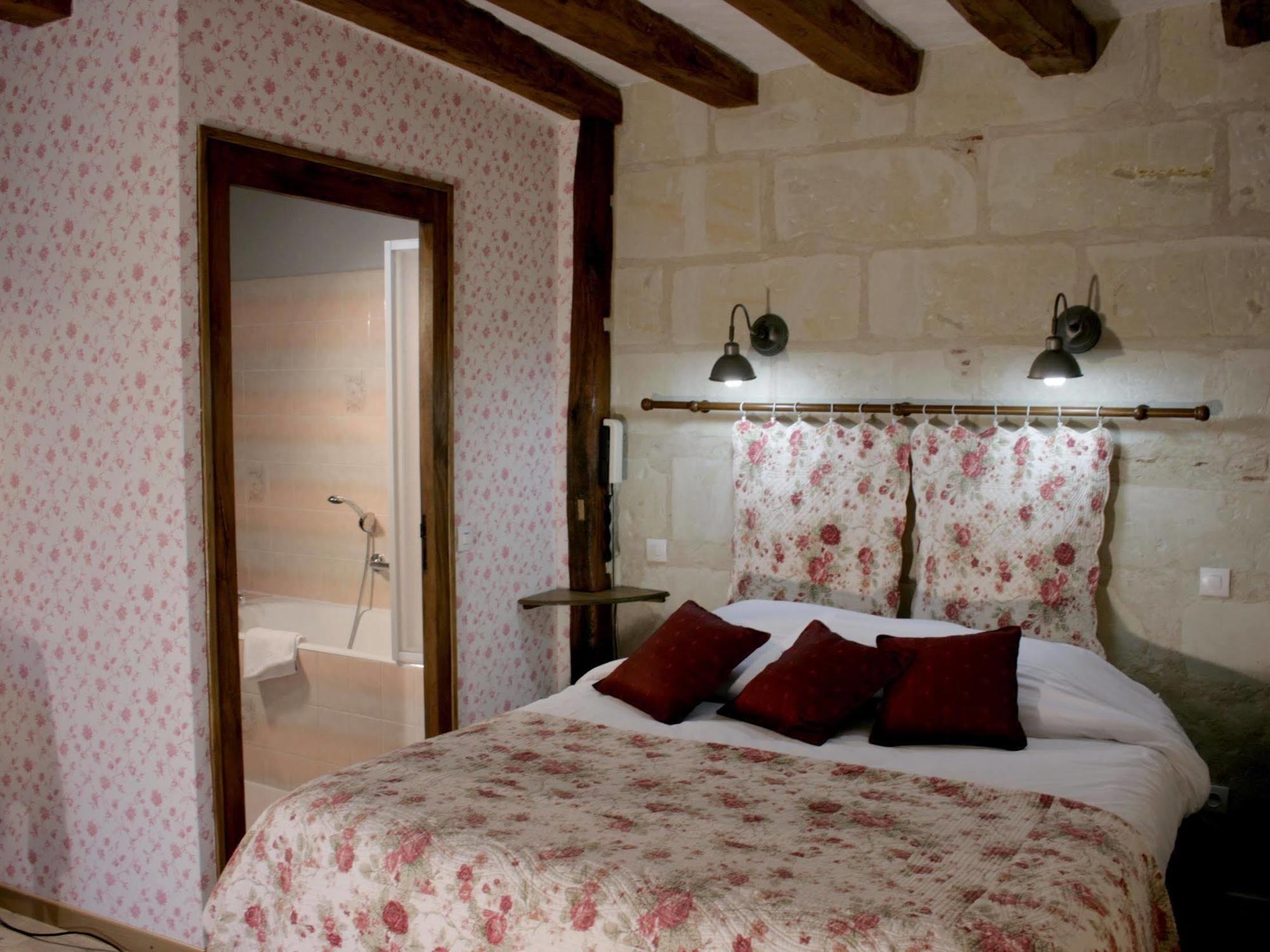 Logis Auberge Le Colombien - Hotel Et Restaurant Вілландрі Екстер'єр фото