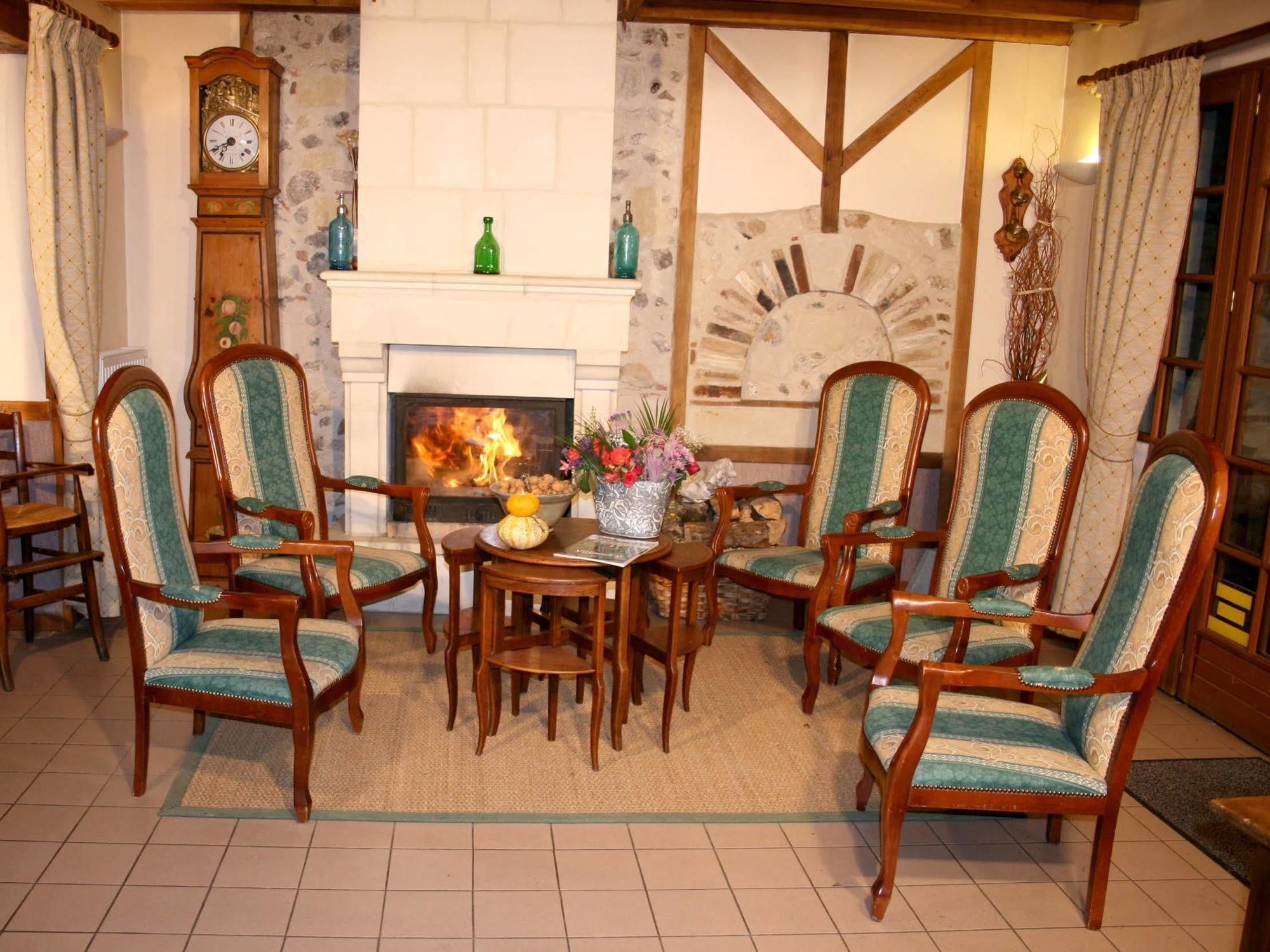 Logis Auberge Le Colombien - Hotel Et Restaurant Вілландрі Екстер'єр фото